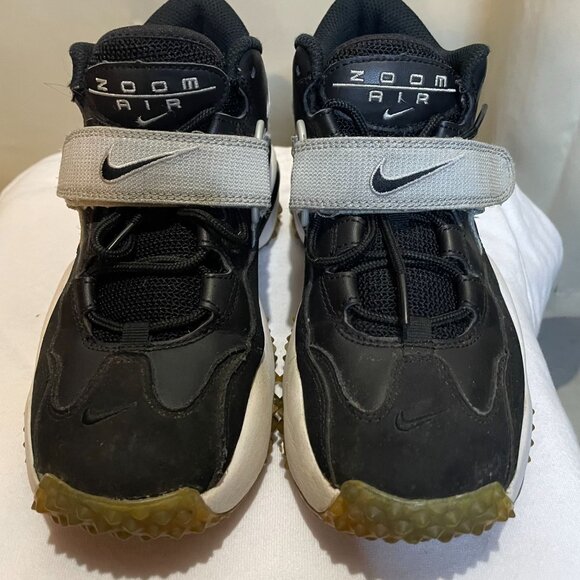 Nike Zoom Air  Boys Turf size 4.5Y Black & white 643230-001 Athletic Sport Shoe - Picture 4 of 7